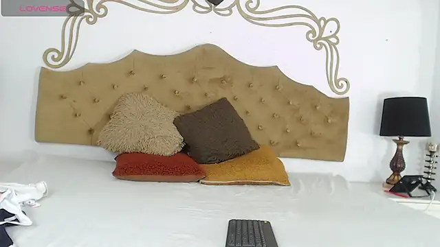 Snapshot of CloeCastillo chatting on February 28, 2026, 4:02 am CloeCastillo online show from February 28, 2026, 4:02 am