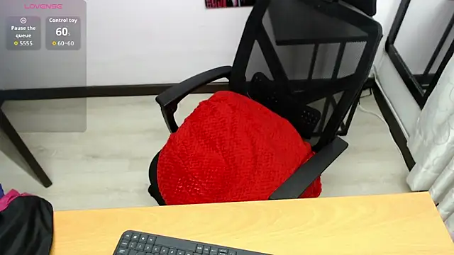 FRANCESCA LOVE  online show from April 12, 2026, 8:47 pm