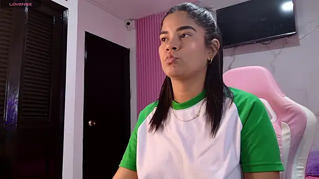 Snapshot of Anny20_ chatting on February 6, 2026, 1:03 pm Anny20 online show from February 6, 2026, 1:03 pm