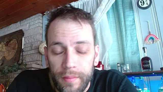 Snapshot of cguffey2284 chatting on February 14, 2026, 4:04 pm cguffey2284 online show from February 14, 2026, 4:04 pm