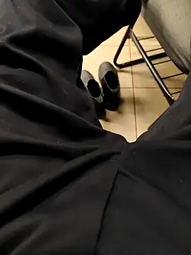 Snapshot of MOREN044 chatting on March 21, 2026, 10:35 pm MOREN044 online show from March 21, 2026, 10:35 pm