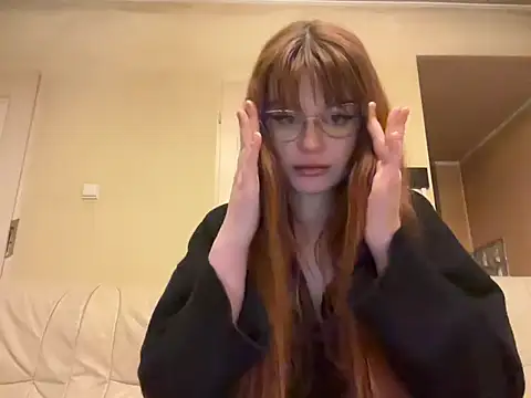 Snapshot of Sophiirose chatting on February 10, 2026, 5:28 pm Sophiirose online show from February 10, 2026, 5:28 pm