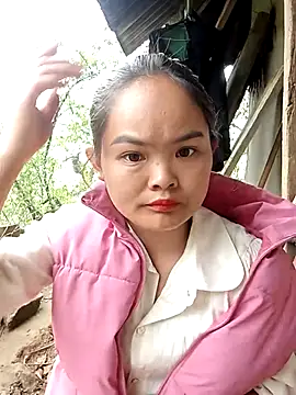 Luminana online show from April 2, 2026, 2:42 am