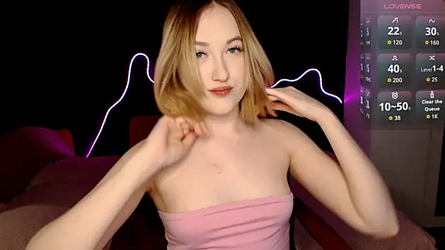 Snapshot of sofi_x_moon chatting on February 12, 2026, 1:44 am sofi x moon online show from February 12, 2026, 1:44 am