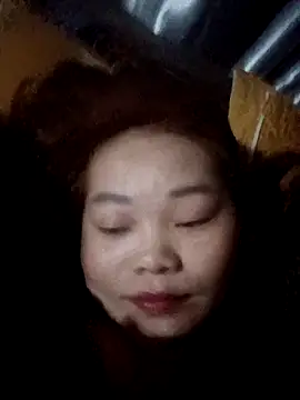 Miesi-c2clove online show from February 8, 2026, 12:41 pm