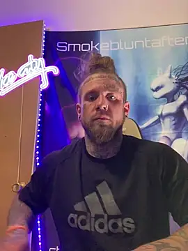 Smokebluntafterblunt online show from April 4, 2026, 1:37 am