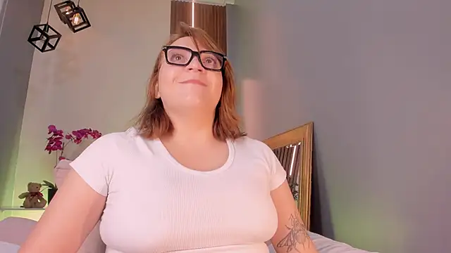 Snapshot of SimonaStar chatting on March 2, 2026, 2:02 pm SimonaStar online show from March 2, 2026, 2:02 pm