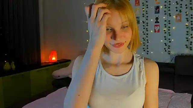 Kiracute18 online show from April 5, 2026, 7:55 pm