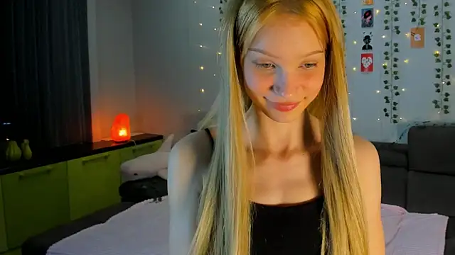 Kiracute18 online show from April 7, 2026, 4:18 pm