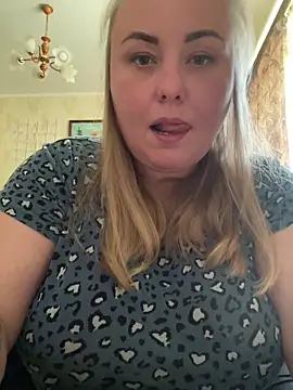 Mommy-girl-Lola online show from June 1, 2026, 9:44 am