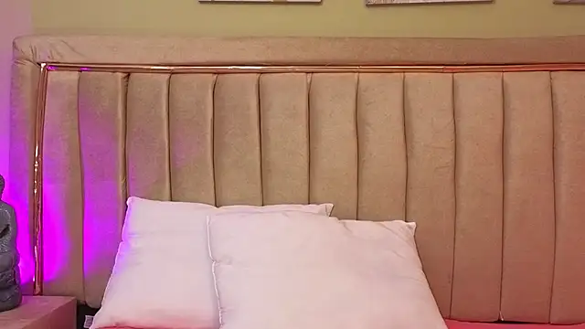 Mia Naive online show from March 19, 2026, 11:58 am