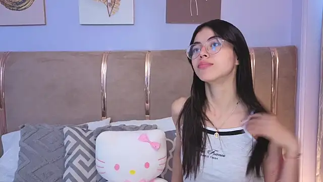 Mia Naive online show from July 14, 2026, 12:11 pm