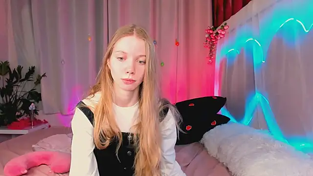 Snapshot of lada2k4 chatting on June 5, 2026, 5:03 am lada2k4 online show from June 5, 2026, 5:03 am