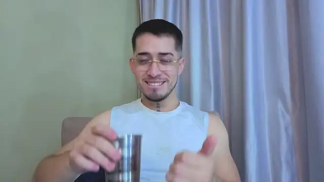 Snapshot of Tommas_Jhonson chatting on July 10, 2026, 12:19 pm Tommas Jhonson online show from July 10, 2026, 12:19 pm