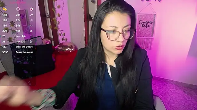 Snapshot of QueenRose94 chatting on February 27, 2026, 12:27 pm QueenRose94 online show from February 27, 2026, 12:27 pm