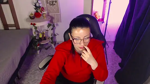 QueenRose94 online show from April 10, 2026, 1:38 pm