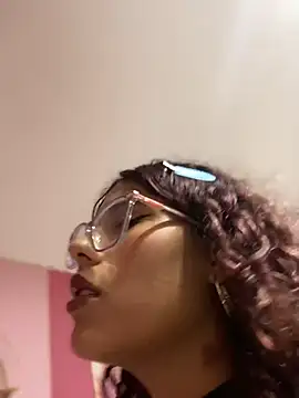 Rylia online show from March 29, 2026, 1:27 am