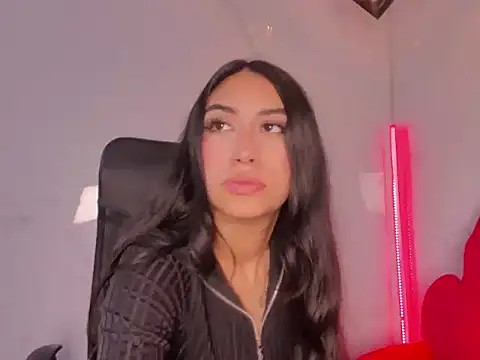 TiffanyDream8 online show from February 20, 2026, 9:48 pm