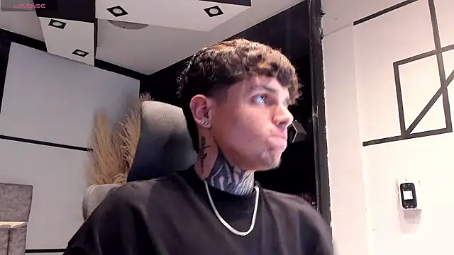 Declan-Foxx online show from April 7, 2026, 8:42 pm