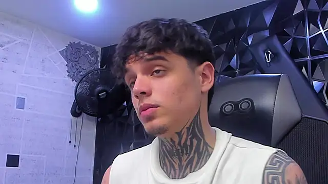 Declan-Foxx online show from April 9, 2026, 8:58 pm