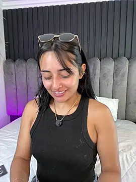 Nanda vixen  online show from April 3, 2026, 11:47 pm