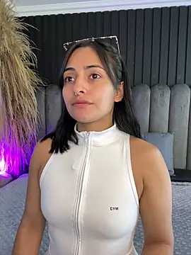 Nanda vixen  online show from May 21, 2026, 11:01 pm