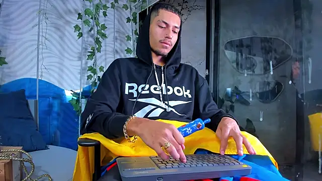 ItsZairen online show from July 1, 2026, 4:25 am