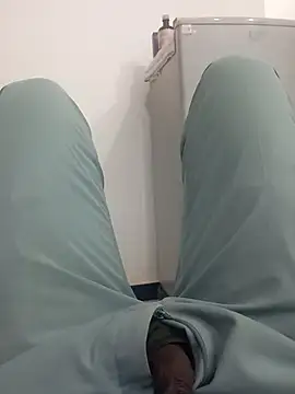 Snapshot of Daddyishere_19 chatting on February 12, 2026, 5:35 am Daddyishere 19 online show from February 12, 2026, 5:35 am