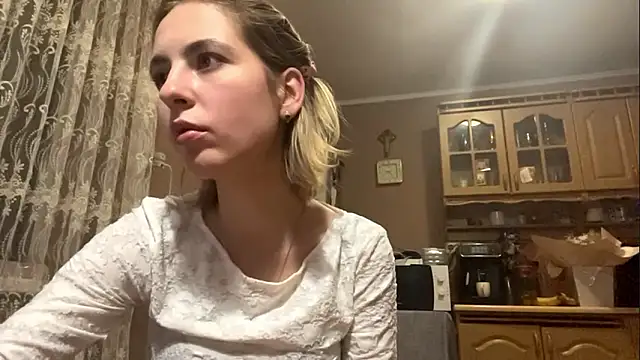 Snapshot of CharmingBlonde chatting on February 17, 2026, 6:25 pm CharmingBlonde online show from February 17, 2026, 6:25 pm