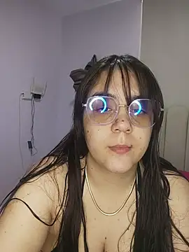 Snapshot of its_lauu_ chatting on February 8, 2026, 8:01 pm its lauu online show from February 8, 2026, 8:01 pm