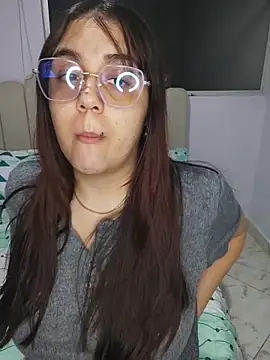 Snapshot of its_lauu_ chatting on February 19, 2026, 4:19 am its lauu online show from February 19, 2026, 4:19 am