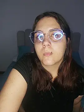 Snapshot of its_lauu_ chatting on May 15, 2026, 6:42 am its lauu online show from May 15, 2026, 6:42 am
