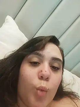 Snapshot of its_lauu_ chatting on August 1, 2026, 5:29 am its lauu online show from August 1, 2026, 5:29 am