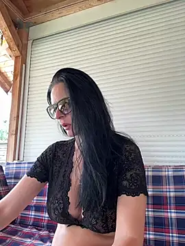 MiriamDelyn online show from June 1, 2026, 12:29 pm