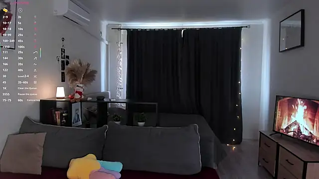 AmyLouWood online show from February 21, 2026, 7:09 am