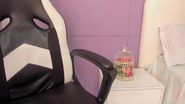 Snapshot of luna_bradley_ chatting on February 16, 2026, 12:23 pm luna bradley online show from February 16, 2026, 12:23 pm