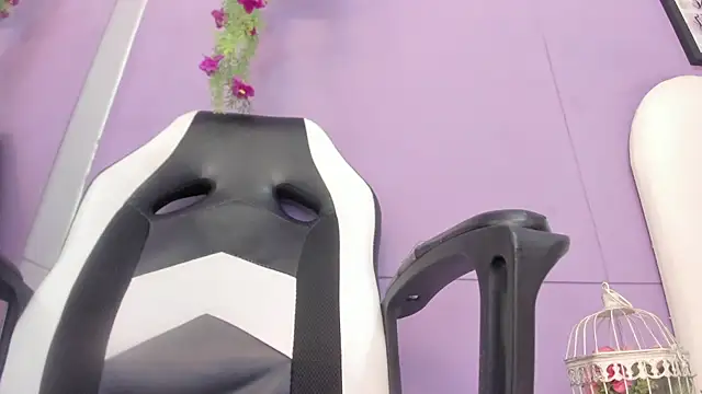 Snapshot of luna_bradley_ chatting on February 23, 2026, 12:24 pm luna bradley online show from February 23, 2026, 12:24 pm