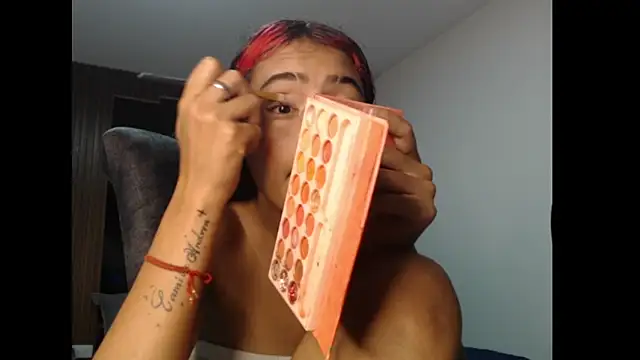 Snapshot of britan69 chatting on February 12, 2026, 1:44 am britan69 online show from February 12, 2026, 1:44 am