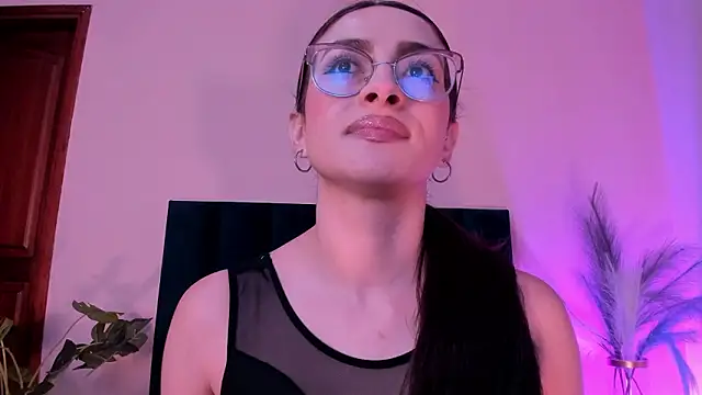 AndraCyruss online show from March 5, 2026, 11:45 pm