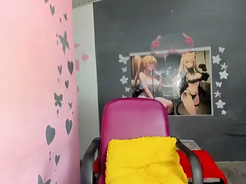 Luna white1 online show from April 15, 2026, 7:43 pm