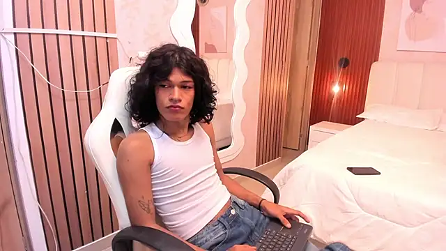 littlesweet18  online show from February 15, 2026, 12:51 am