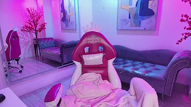 Chloe dolly online show from April 19, 2026, 6:10 pm