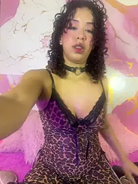 Woo isDaphne online show from May 22, 2026, 10:59 pm