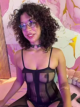 Woo isDaphne online show from May 24, 2026, 10:59 pm