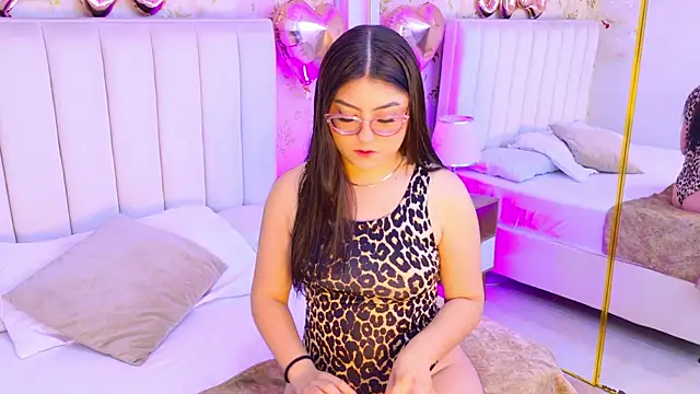 Mia Reize online show from February 13, 2026, 12:23 pm