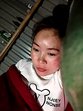 Snapshot of Yiyoongg chatting on February 14, 2026, 2:36 pm Yiyoongg online show from February 14, 2026, 2:36 pm