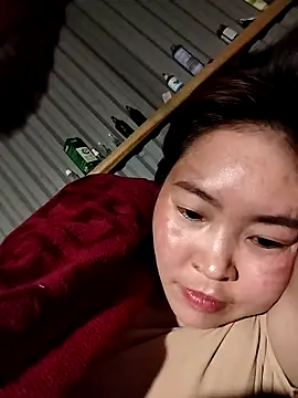 Snapshot of Yiyoongg chatting on February 19, 2026, 2:35 pm Yiyoongg online show from February 19, 2026, 2:35 pm