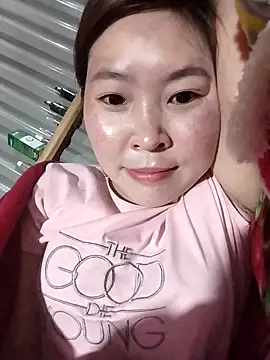 Snapshot of Yiyoongg chatting on February 23, 2026, 1:25 am Yiyoongg online show from February 23, 2026, 1:25 am