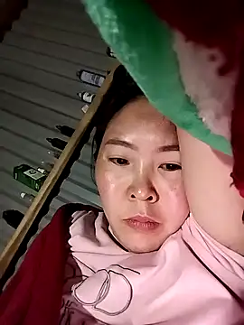 Snapshot of Yiyoongg chatting on February 27, 2026, 1:33 pm Yiyoongg online show from February 27, 2026, 1:33 pm