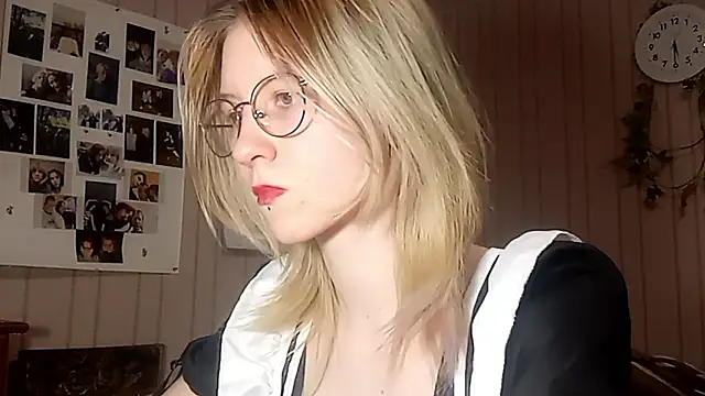 Snapshot of RunawayBr1de chatting on February 14, 2026, 2:25 pm RunawayBr1de online show from February 14, 2026, 2:25 pm